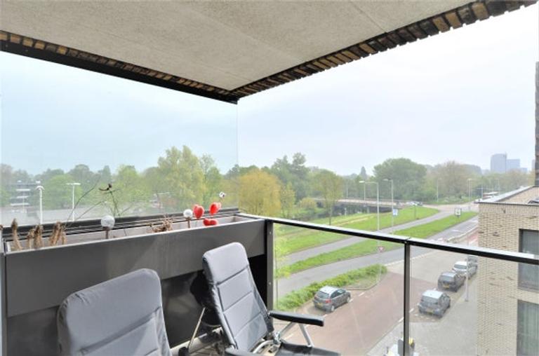 Corner apartment with balcony in Noord - Image 8