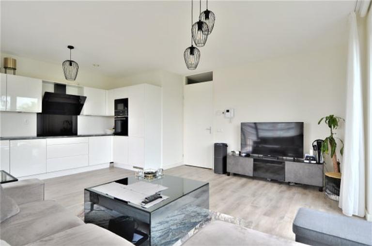 Corner apartment with balcony in Noord - Image 13