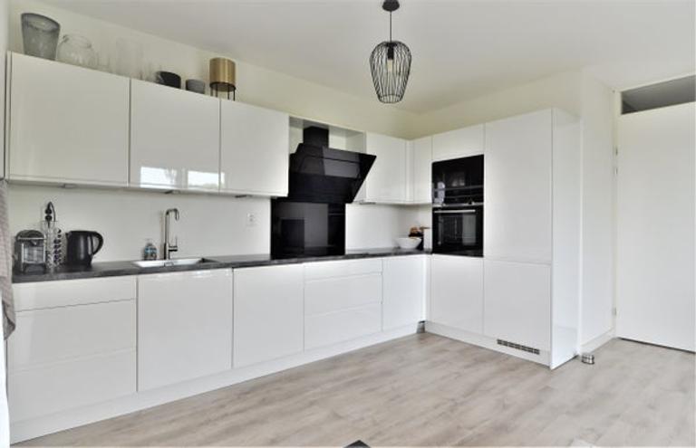 Corner apartment with balcony in Noord - Image 16