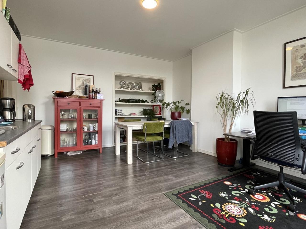 Bright 2-room apartment in Spijkerbuurt - Image 2