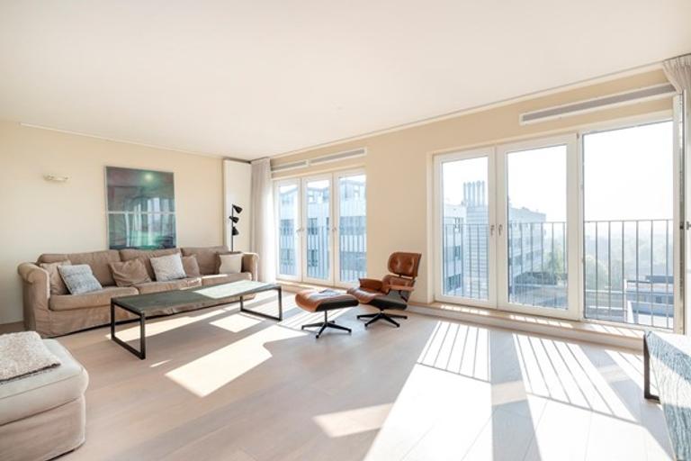 Penthouse with 70 m² Roof Terrace - Image 2