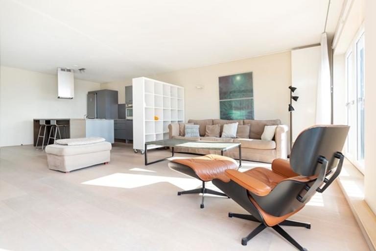 Penthouse with 70 m² Roof Terrace - Image 3
