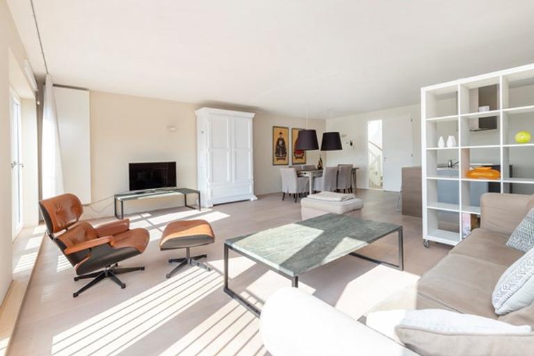 Penthouse with 70 m² Roof Terrace - Image 4