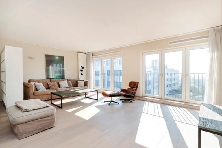 Penthouse with 70 m² Roof Terrace - Image 5