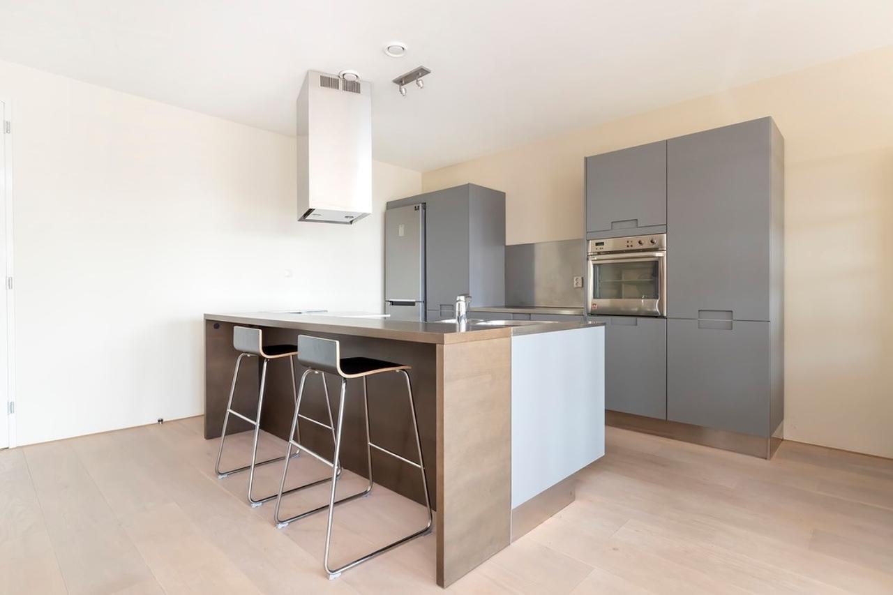 Penthouse with 70 m² Roof Terrace - Image 9
