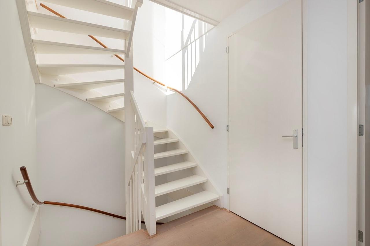 Penthouse with 70 m² Roof Terrace - Image 12