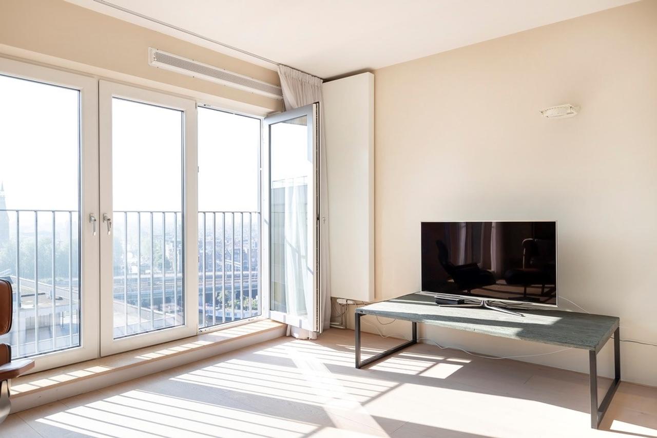 Penthouse with 70 m² Roof Terrace - Image 13