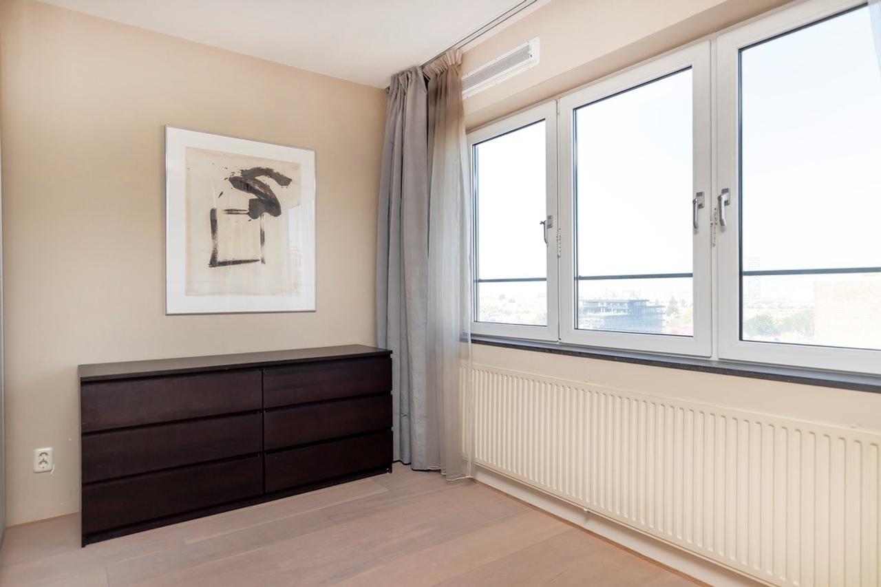 Penthouse with 70 m² Roof Terrace - Image 15