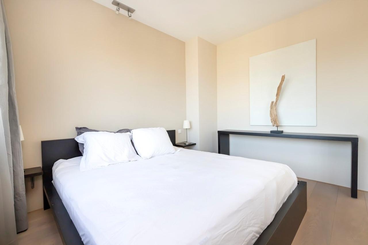 Penthouse with 70 m² Roof Terrace - Image 16