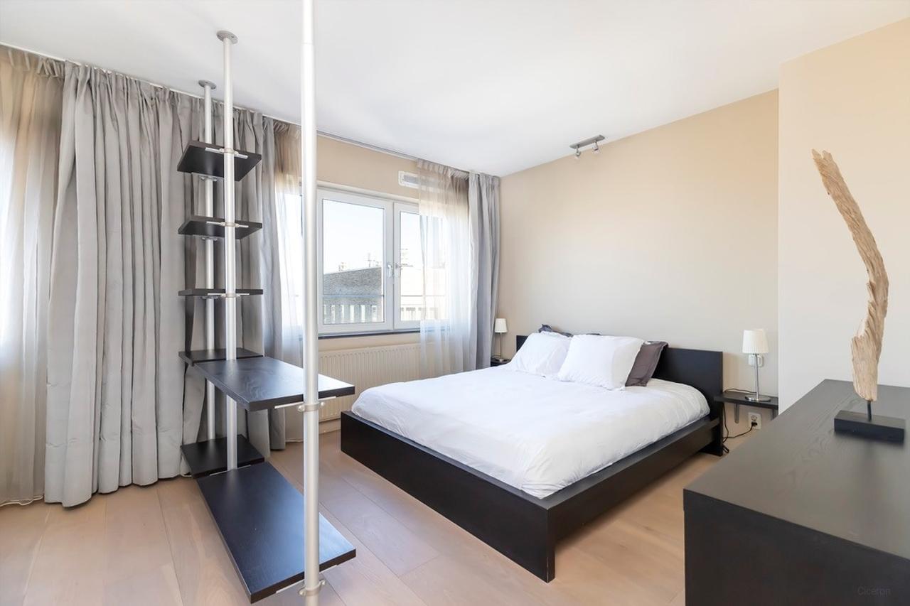 Penthouse with 70 m² Roof Terrace - Image 17