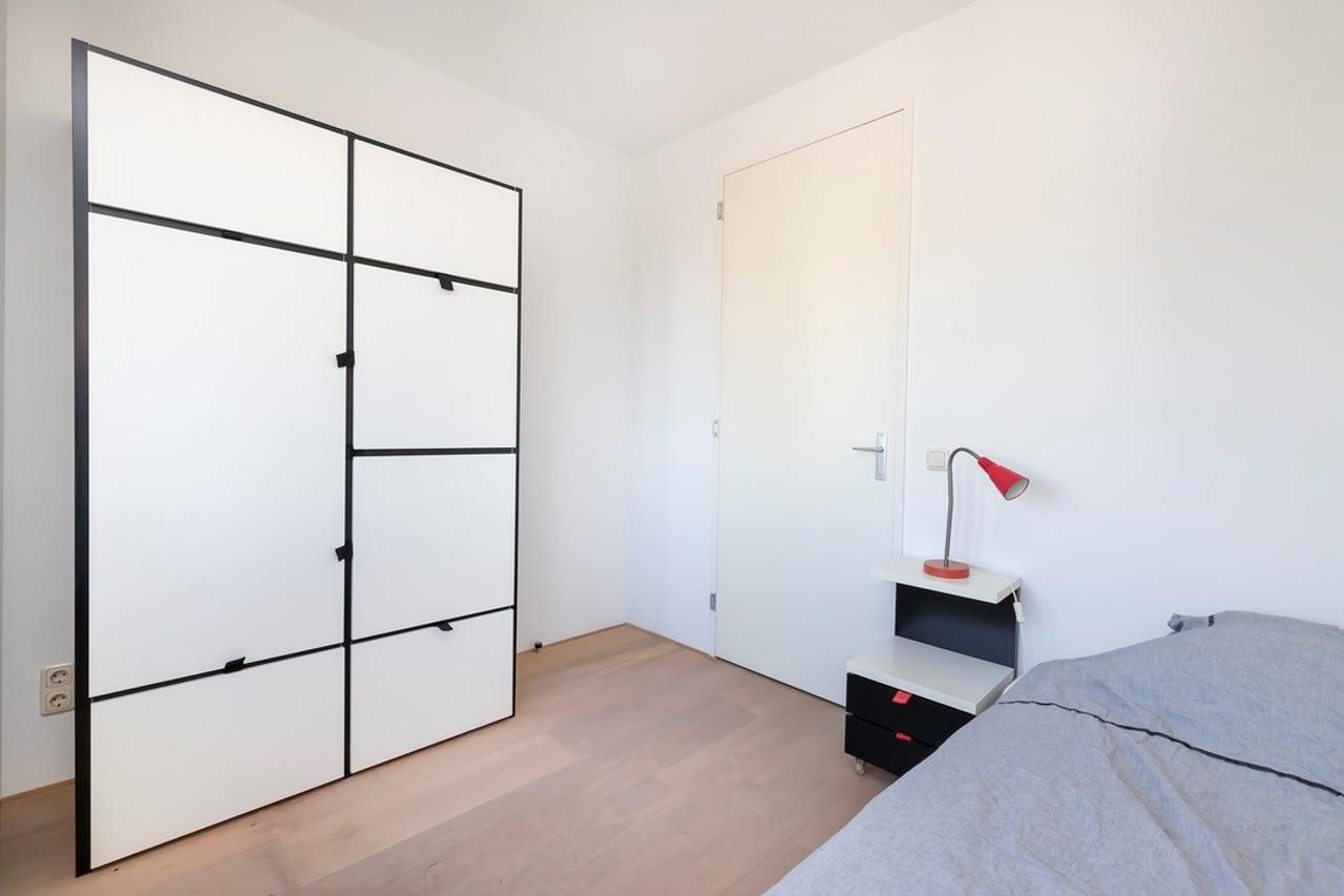 Penthouse with 70 sqm Rooftop Terrace - Image 18