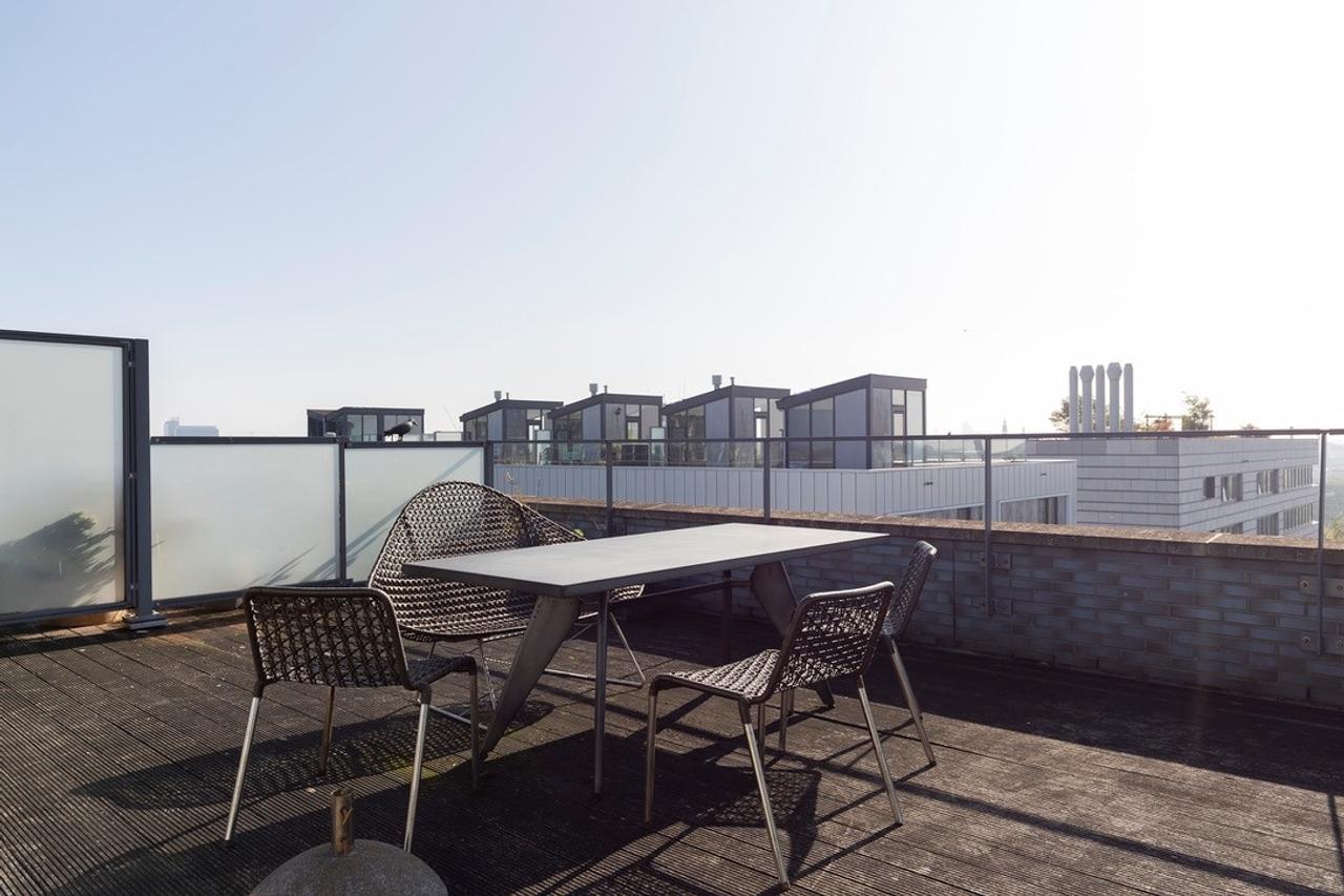 Penthouse with 70 sqm Rooftop Terrace - Image 21