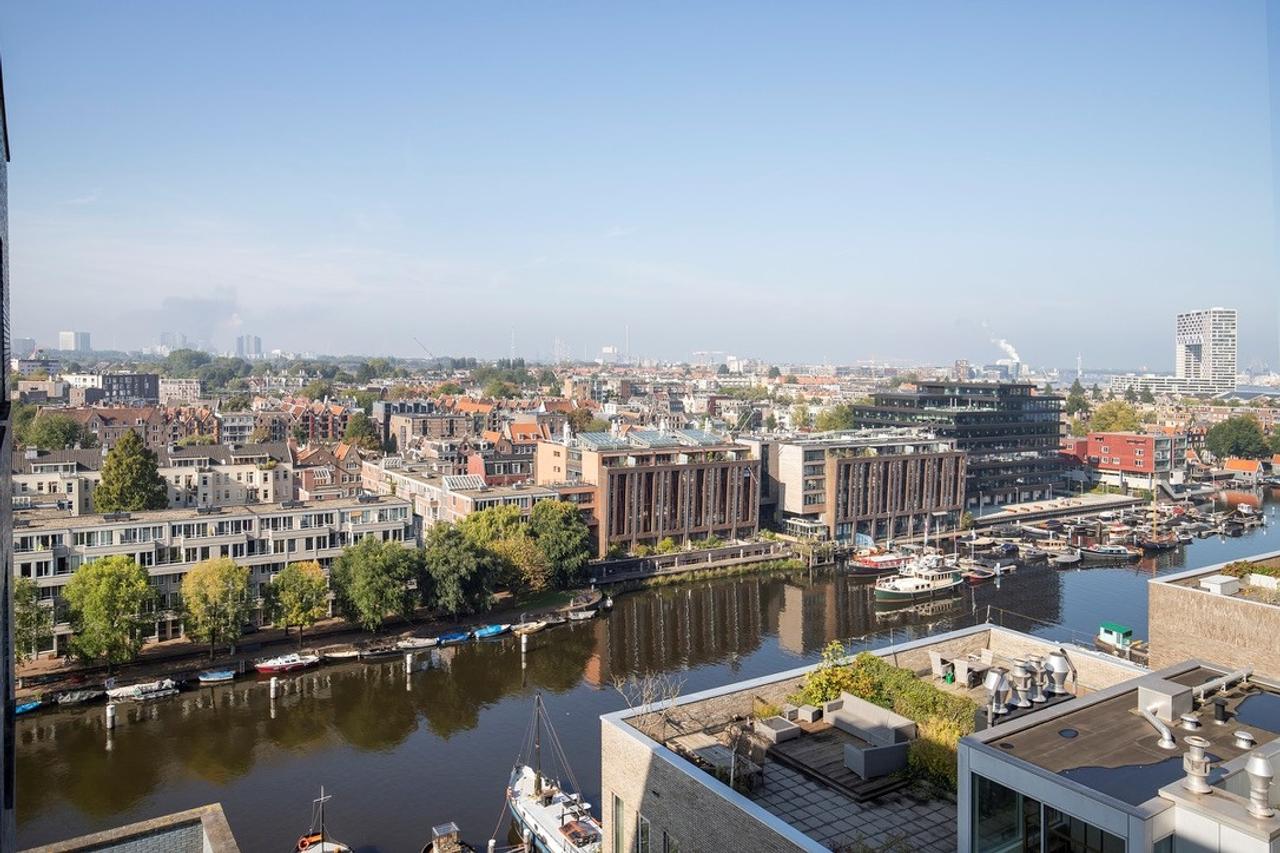 Penthouse with 70 sqm Rooftop Terrace - Image 22