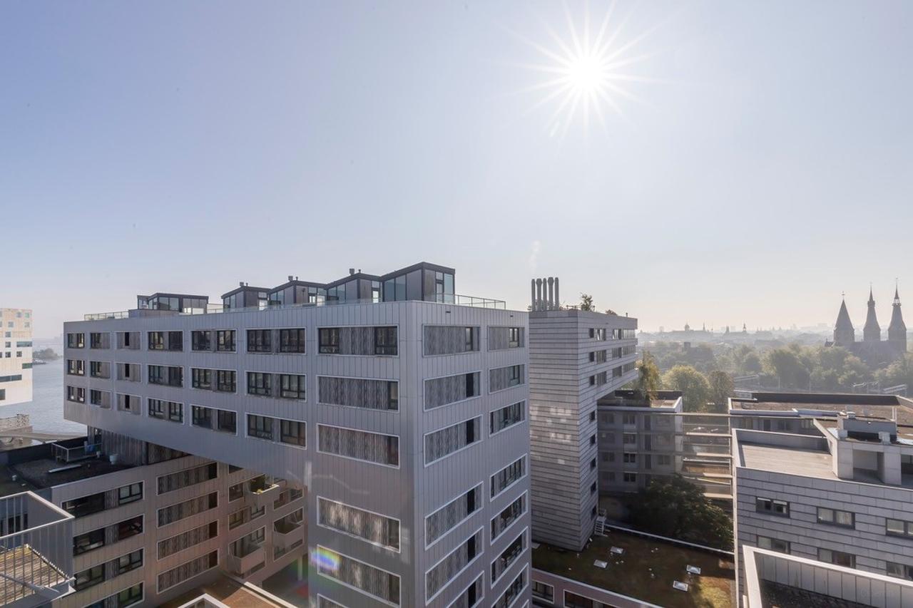 Penthouse with 70 sqm Rooftop Terrace - Image 23