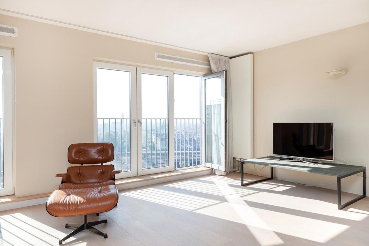 Penthouse with 70 sqm Rooftop Terrace - Image 27