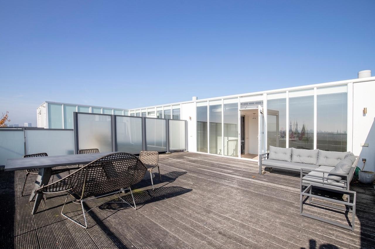 Penthouse with 70 sqm Rooftop Terrace - Image 28