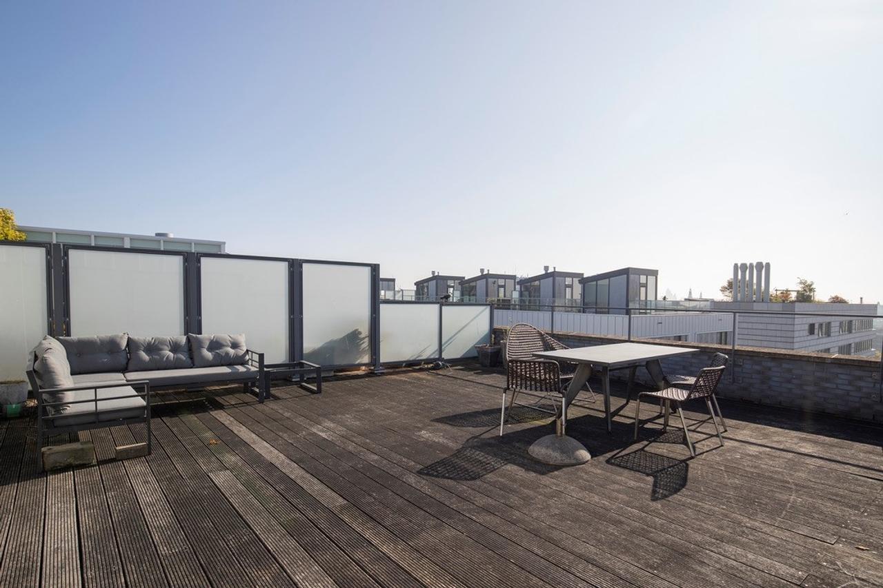 Penthouse with 70 sqm Rooftop Terrace - Image 31