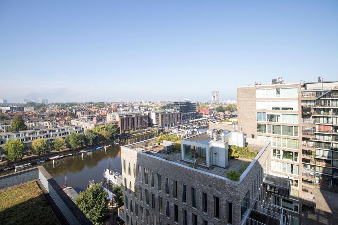Penthouse with 70 sqm Rooftop Terrace - Image 32