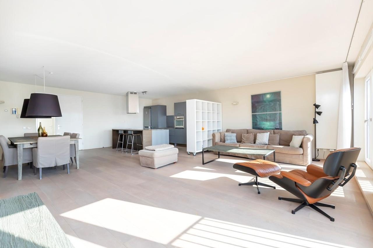 Penthouse with 70 sqm Rooftop Terrace - Image 35