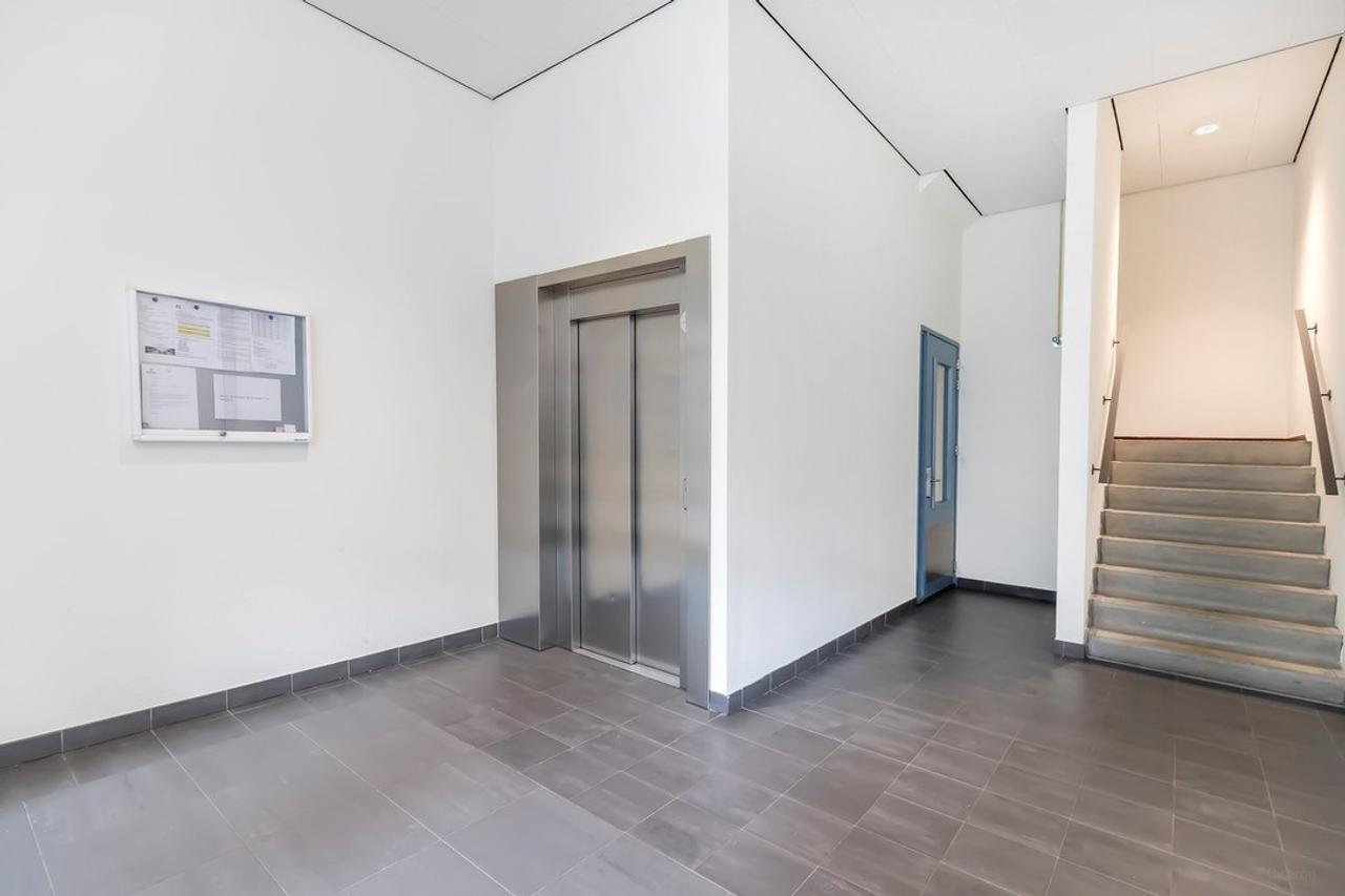 Penthouse with 70 sqm Rooftop Terrace - Image 36