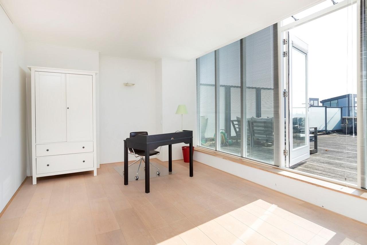 Penthouse with 70 sqm Rooftop Terrace - Image 37