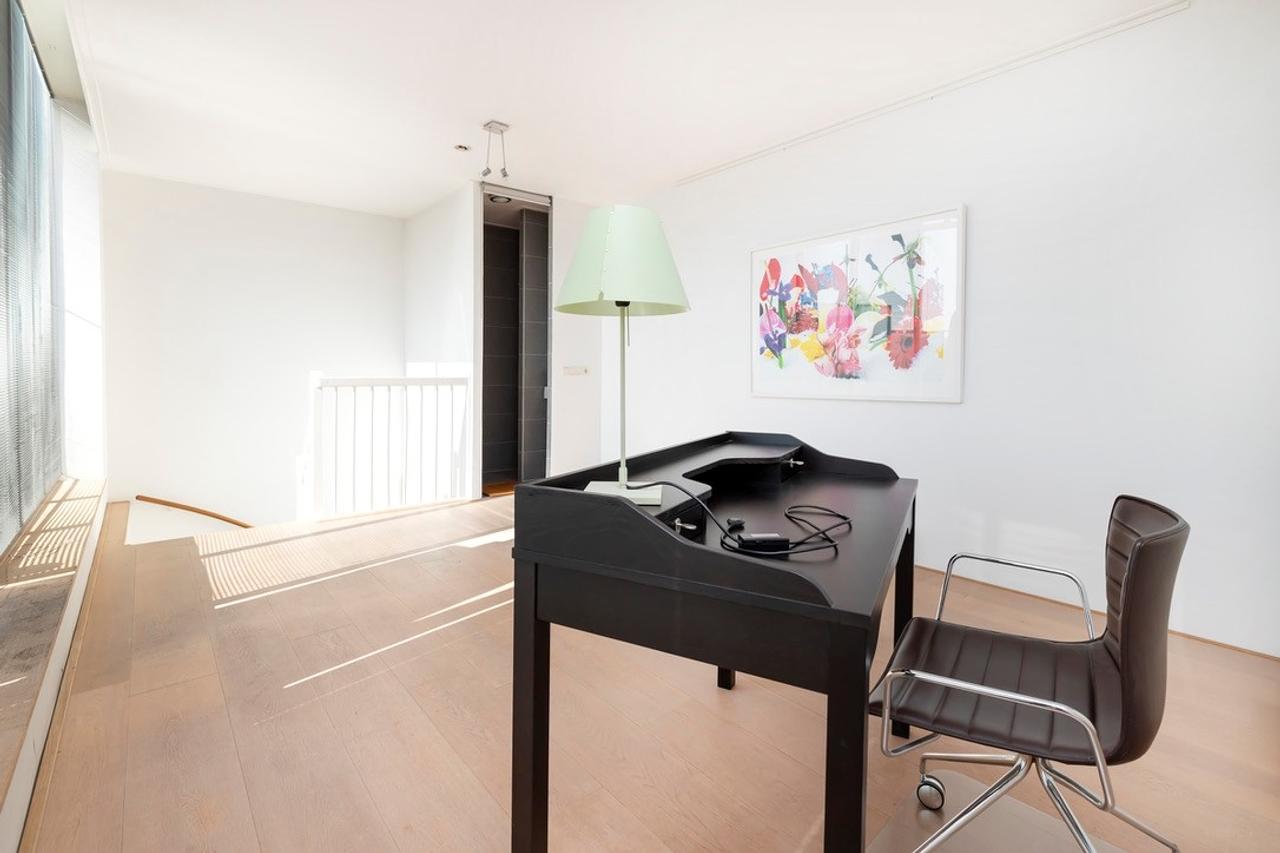 Penthouse with 70 sqm Rooftop Terrace - Image 38