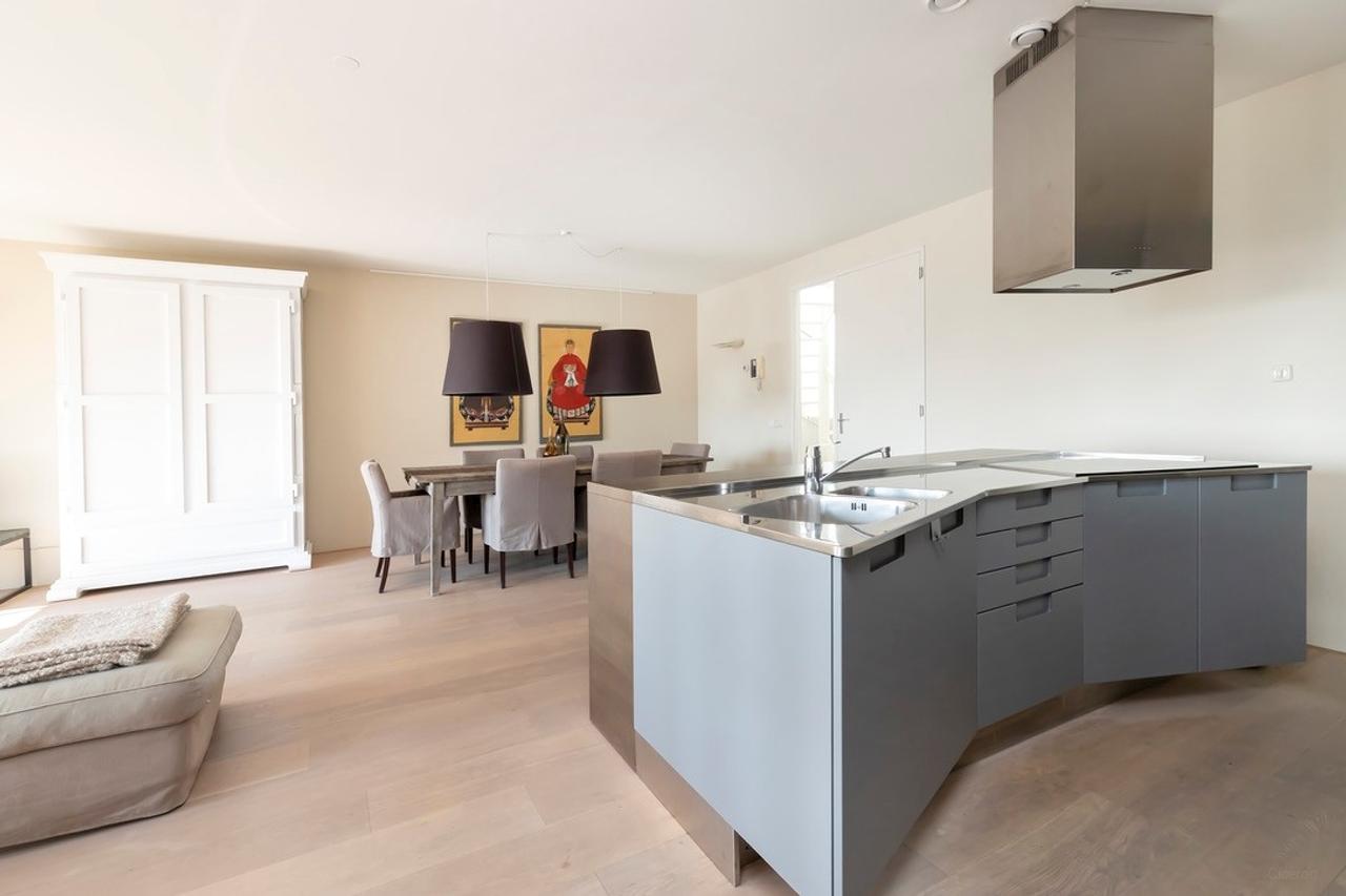Penthouse with 70 sqm Rooftop Terrace - Image 44