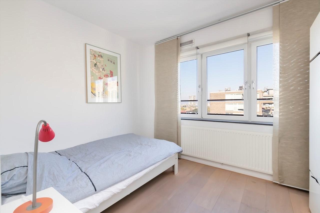 Penthouse with 70 sqm Rooftop Terrace - Image 45