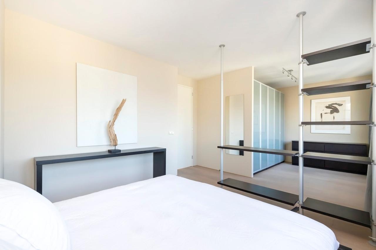 Penthouse with 70 sqm Rooftop Terrace - Image 46