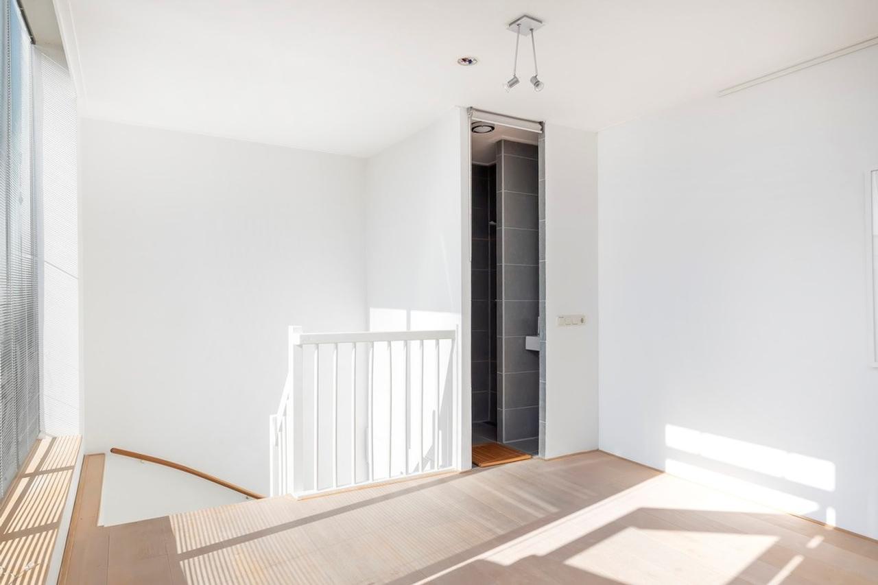 Penthouse with 70 sqm Rooftop Terrace - Image 49