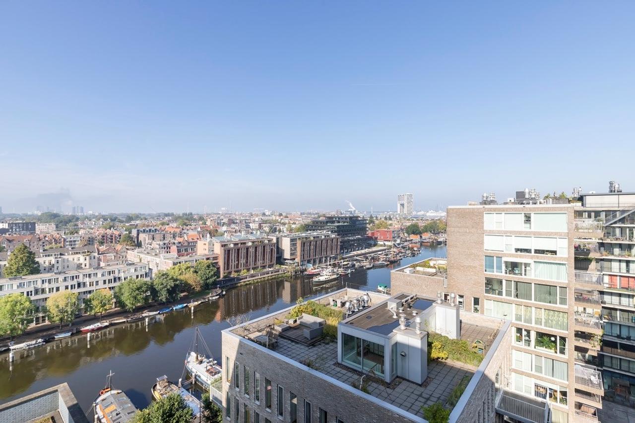 Penthouse with 70 sqm Rooftop Terrace - Image 54