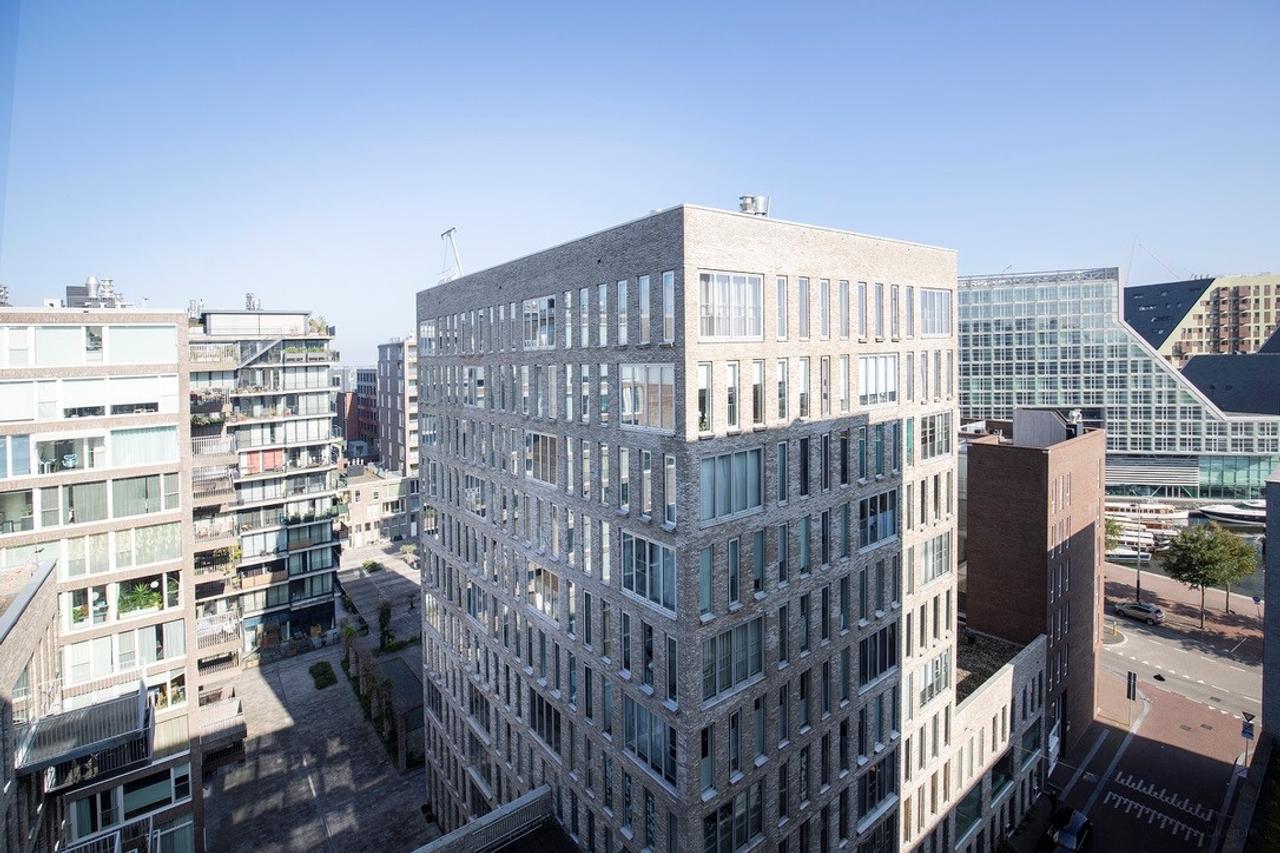 Penthouse with 70 sqm Rooftop Terrace - Image 58