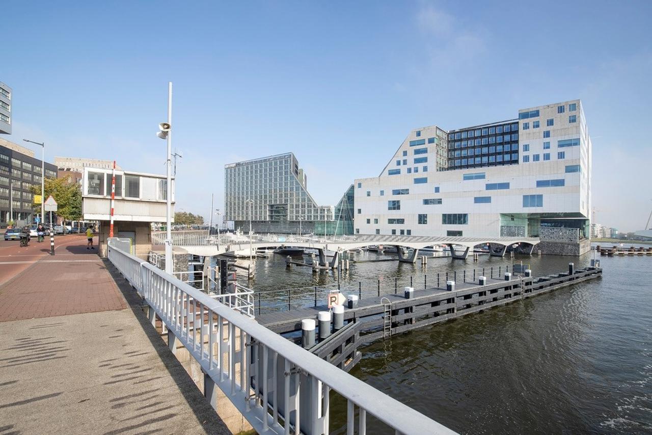 Penthouse with 70 sqm Rooftop Terrace - Image 59