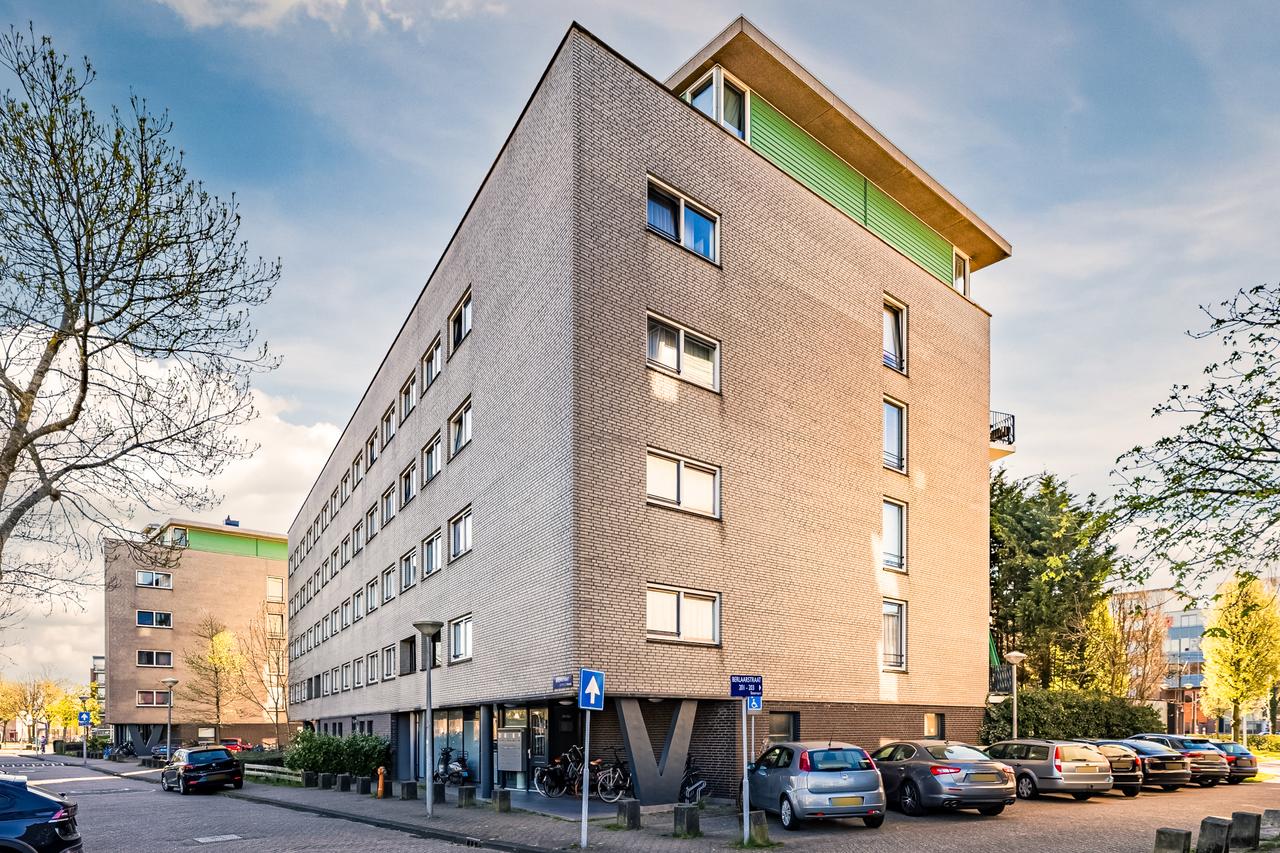 Licht 3-kamerappartement met balkon - Afbeelding 1