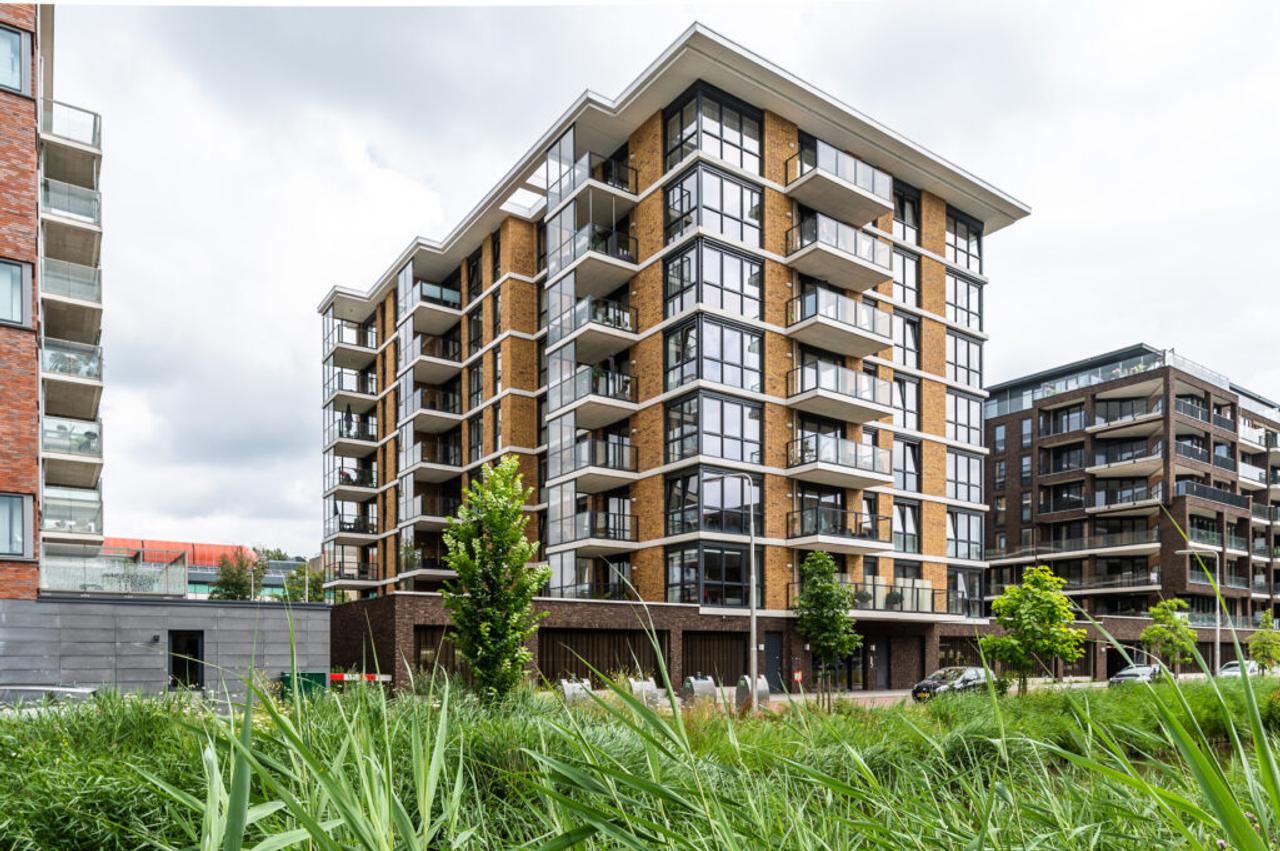 2-bedroom apartment with terrace - Image 2