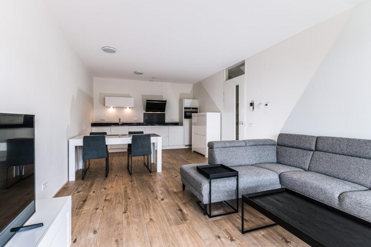 2-bedroom apartment with terrace - Image 5