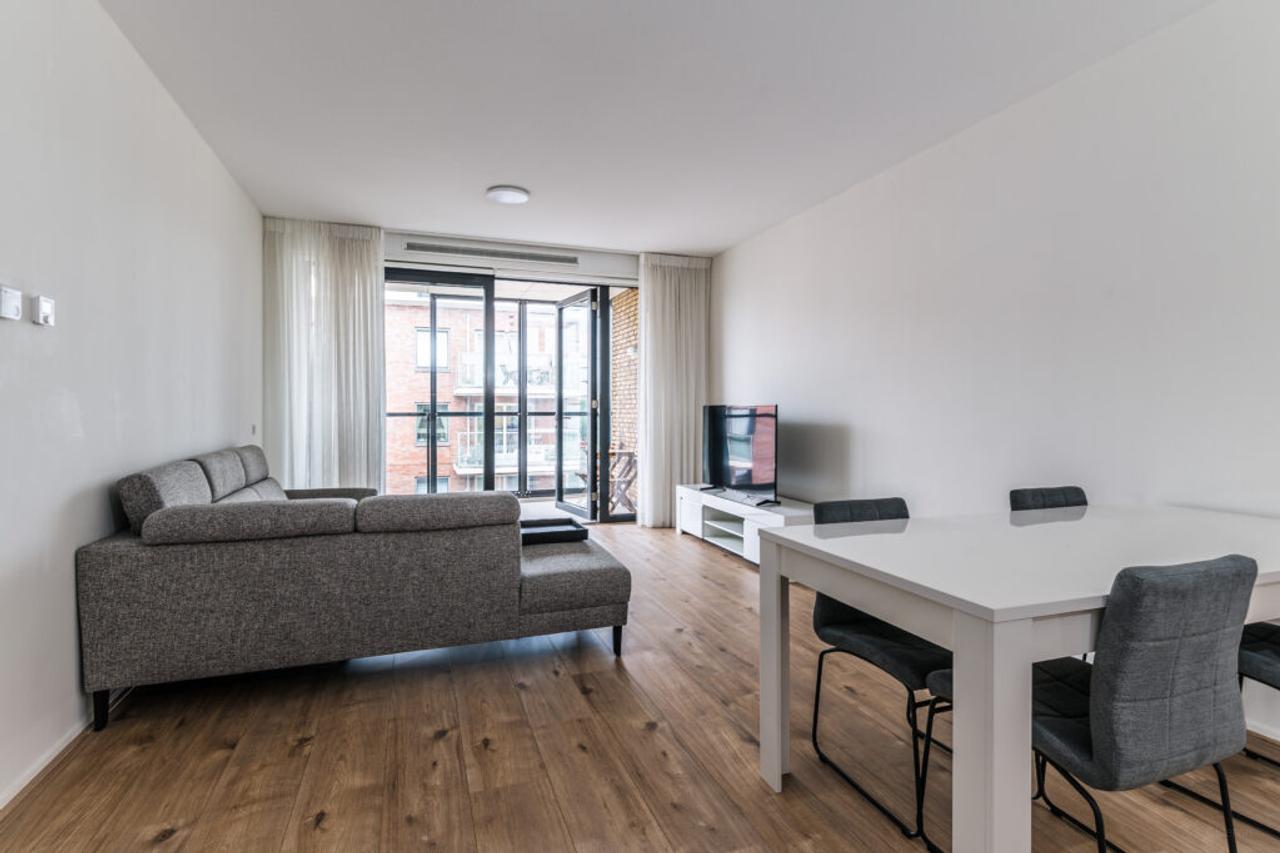 2-bedroom apartment with terrace - Image 6