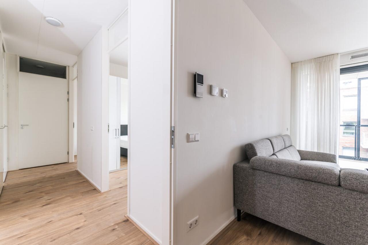 2-bedroom apartment with terrace - Image 10