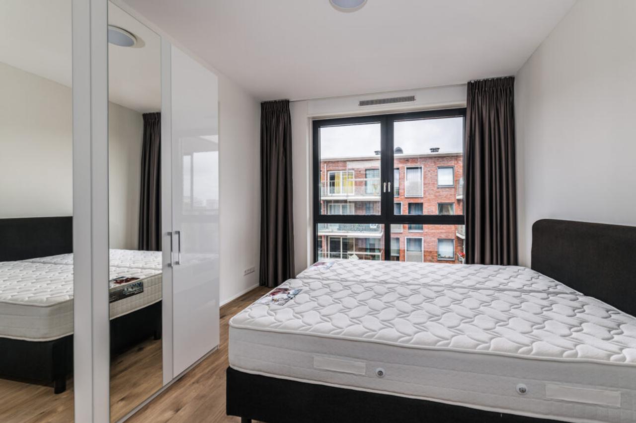 2-bedroom apartment with terrace - Image 11