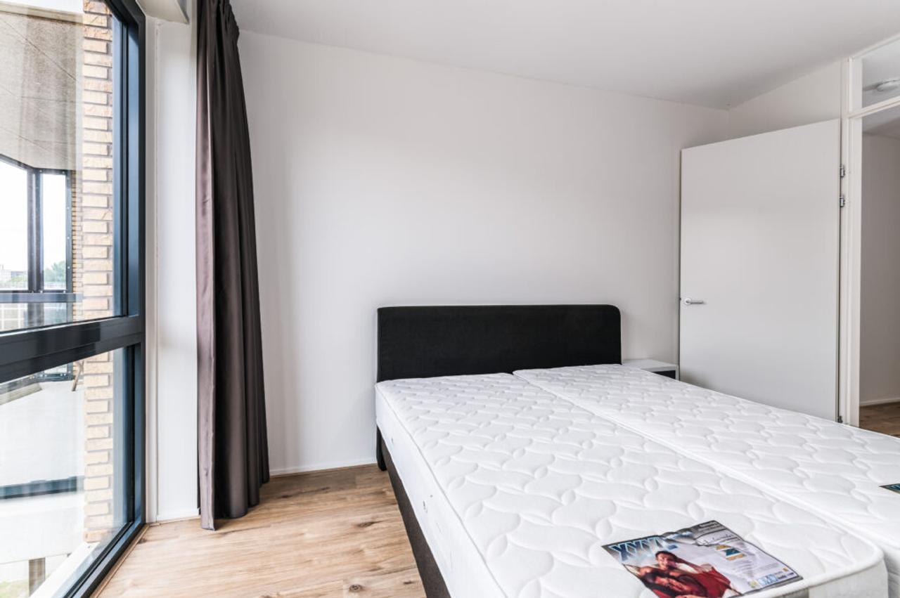 2-bedroom apartment with terrace - Image 12
