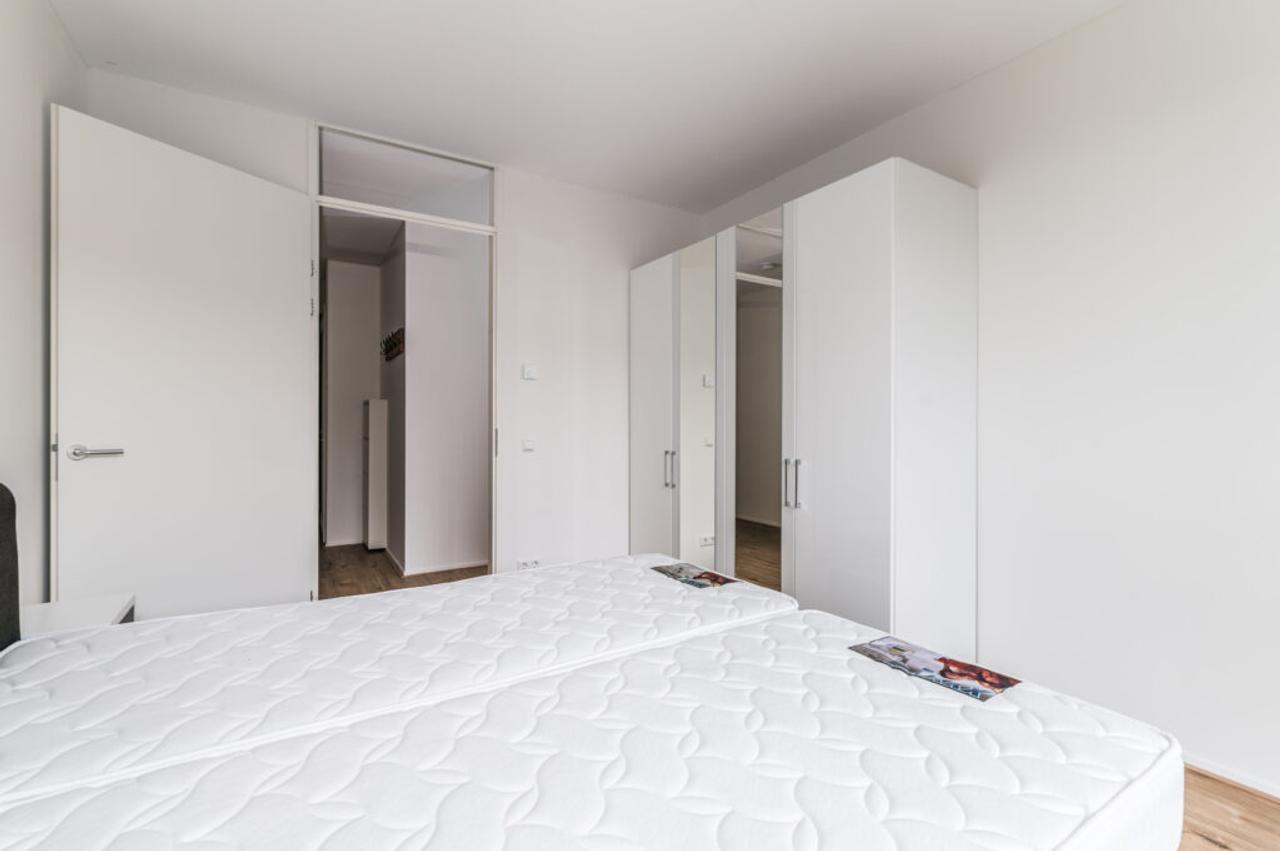 2-bedroom apartment with terrace - Image 13