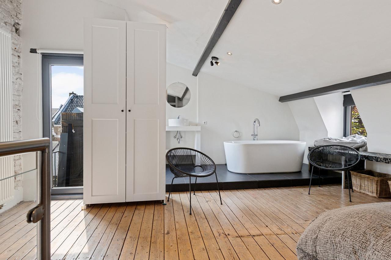Furnished apartment in the city center - Image 11