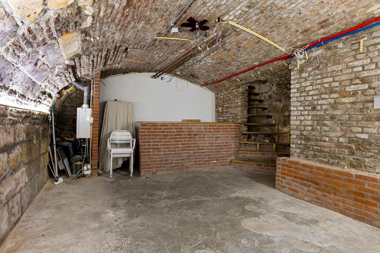 Furnished apartment in the city center - Image 18