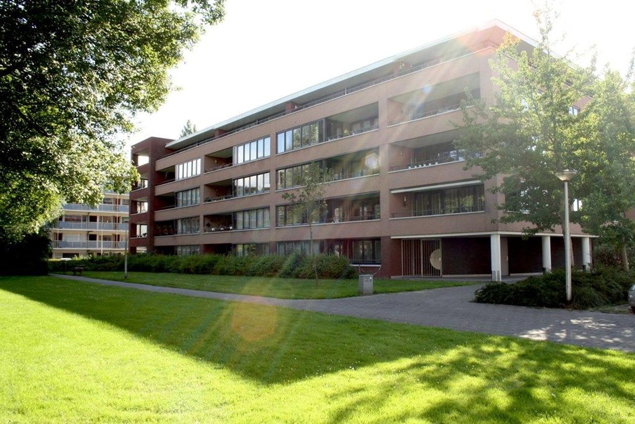 Bovenste etage met terras aan het park - Afbeelding 17