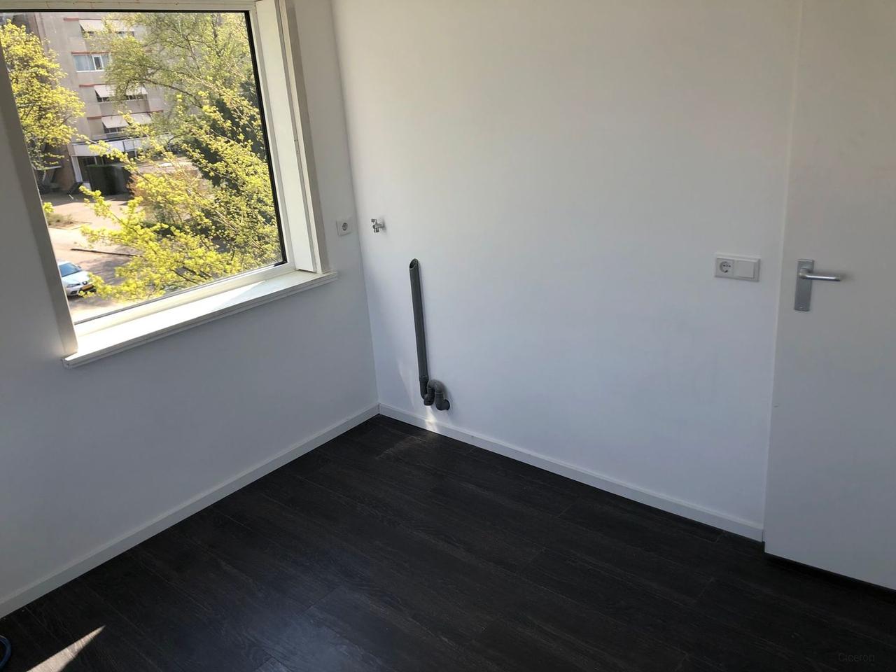 Studio with bedroom and roof terrace - Image 6