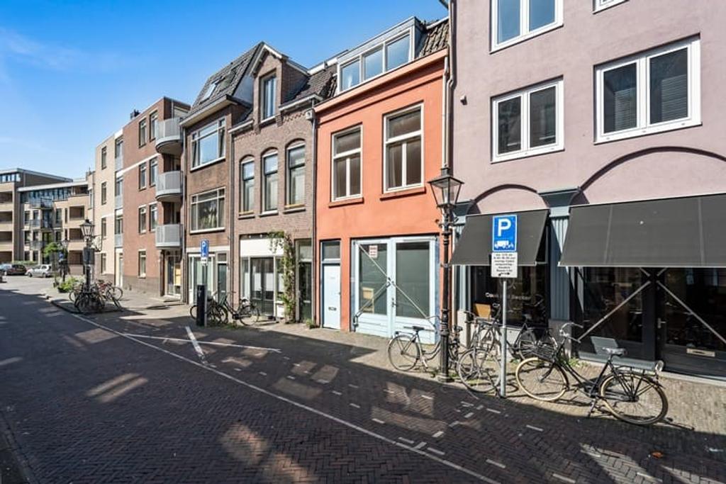 50 m² apartment in the heart of Wijk C - Image 1