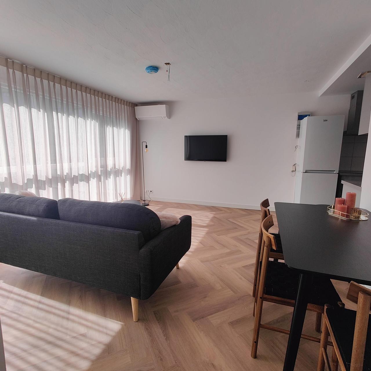 Gemeubileerd 2-kamerappartement met terras - Afbeelding 2