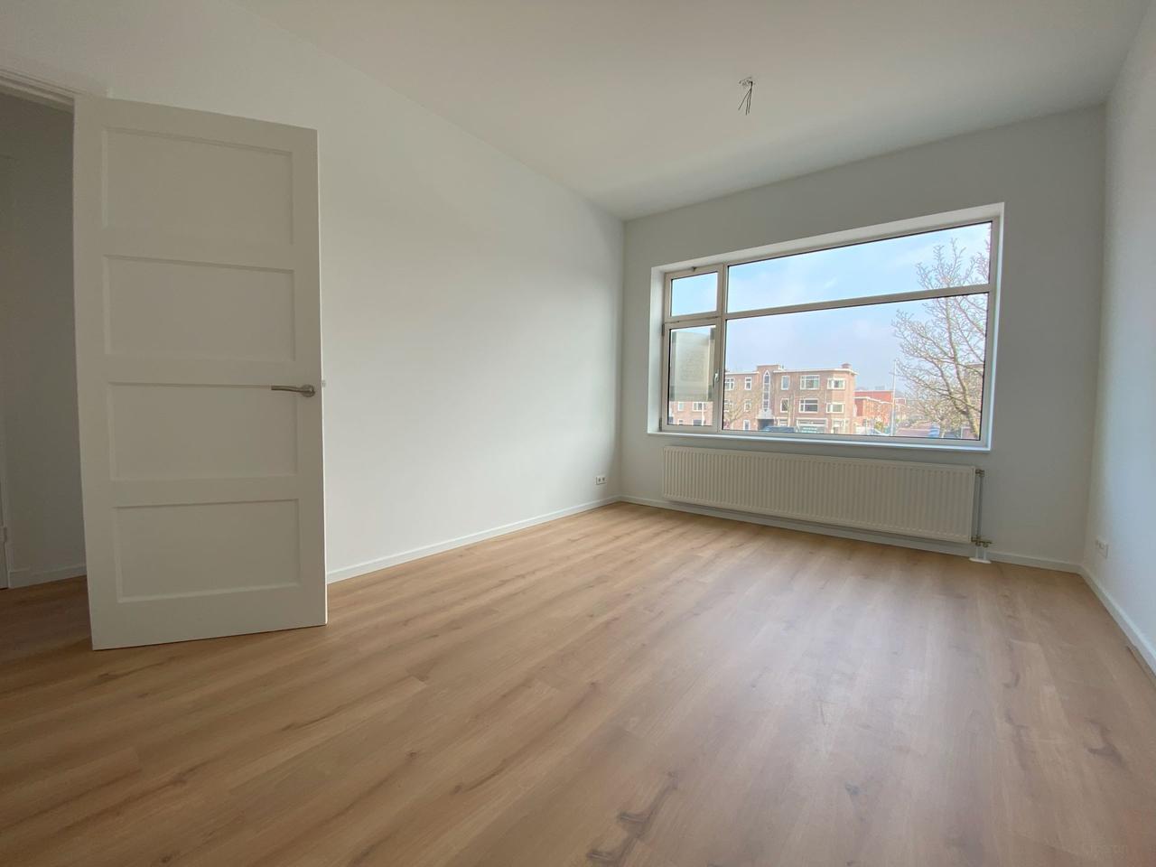 Volledig gerenoveerd 4-kamerappartement - Afbeelding 2