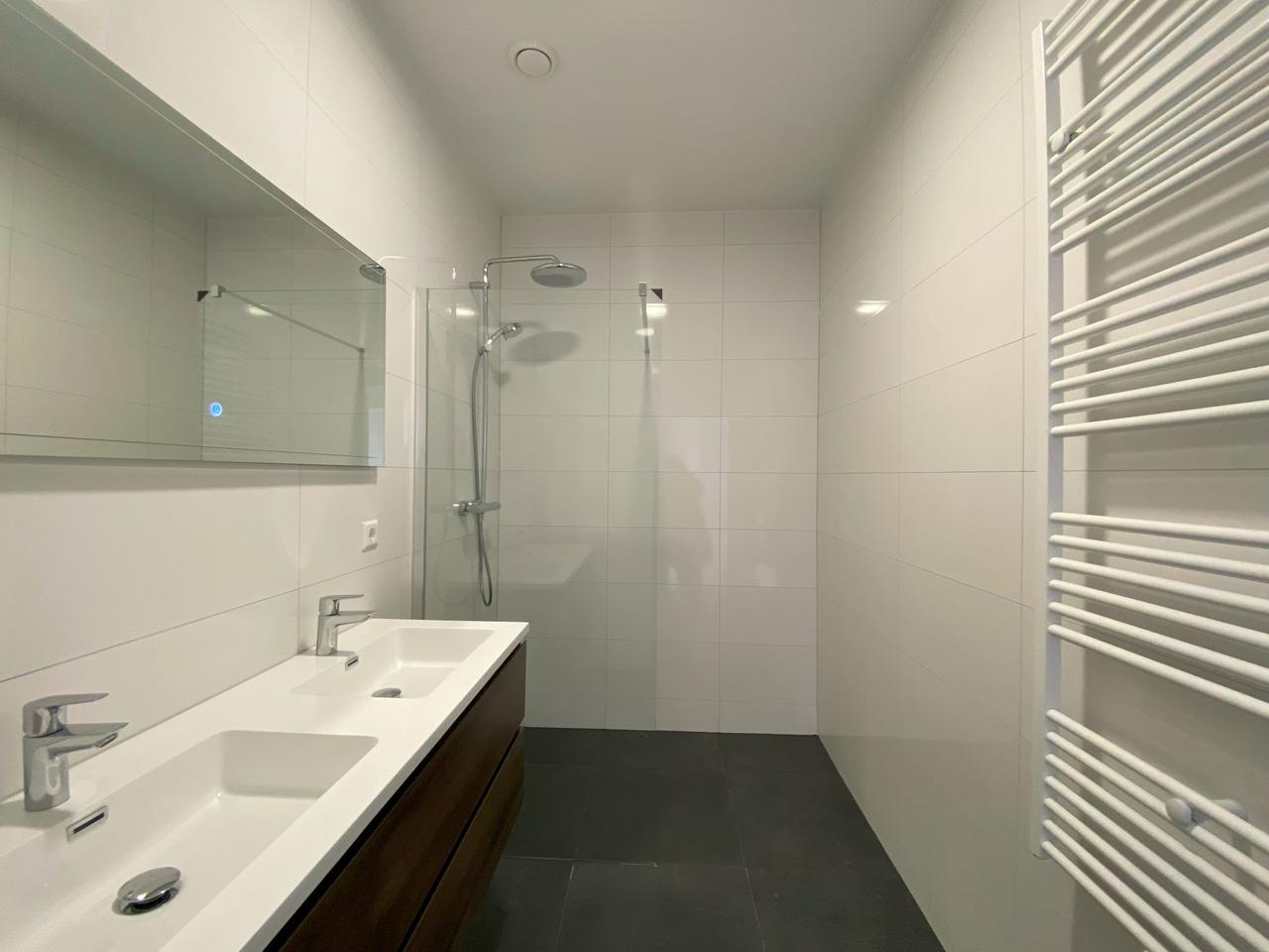 Volledig gerenoveerd 4-kamerappartement - Afbeelding 12