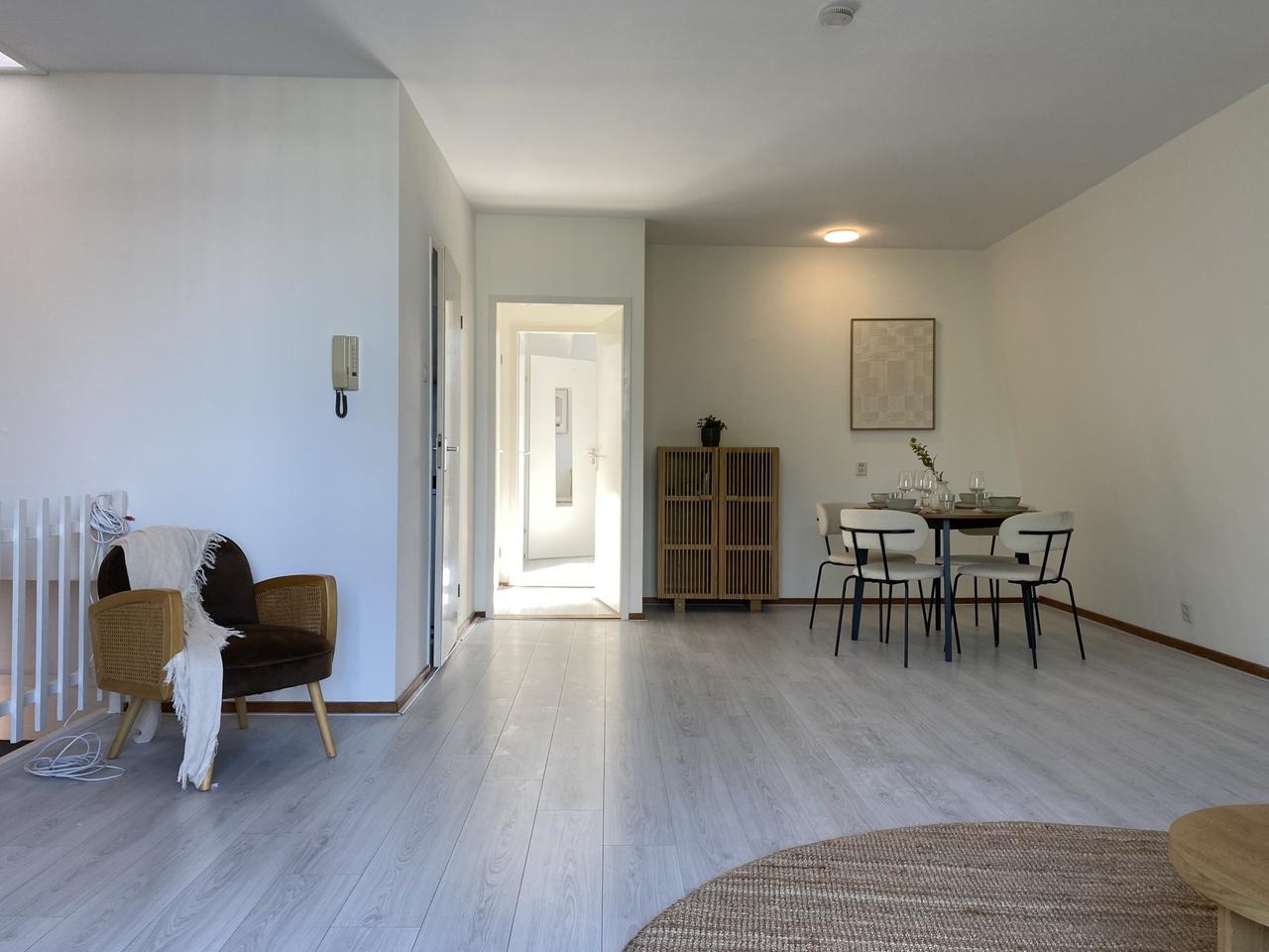 Furnished 2-room apartment with roof terrace - Image 4